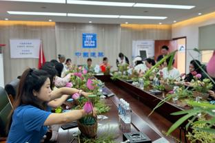 英超-阿森纳6-0横扫西汉姆距榜首2分 萨卡双响赖斯2传1射+世界波